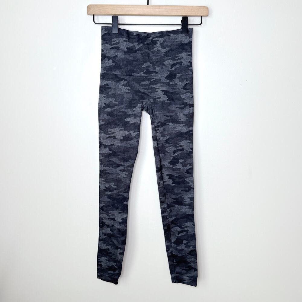 SPANX Look at Me Now Cropped Seamless Leggings‎ Black Camo Small